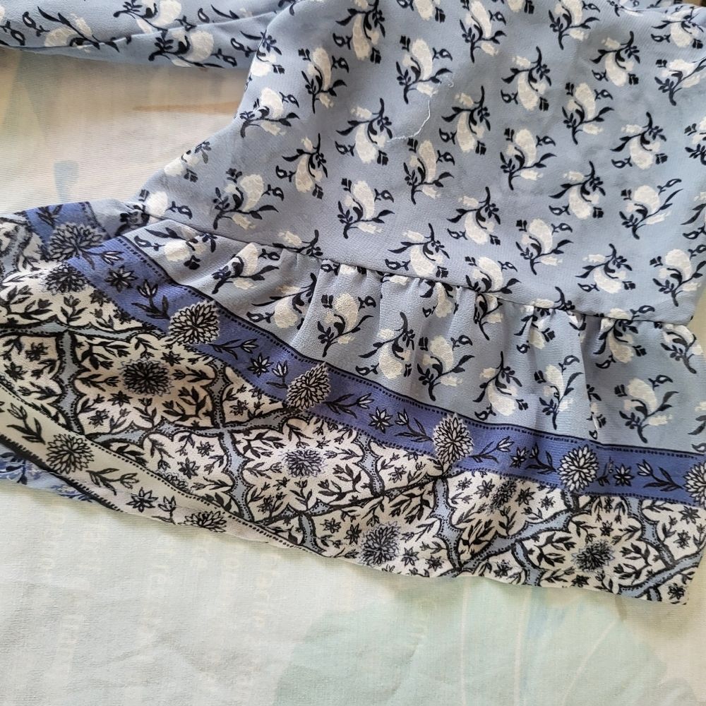 Flowy Top with Ruffle Sleeves - Picture 4 of 4